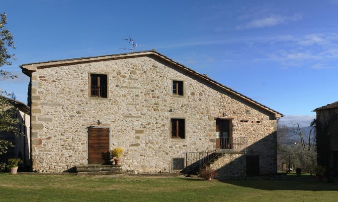 Motina Apartamento | Gran apartamento con jardín y cocina en una casa de campo en la Toscana