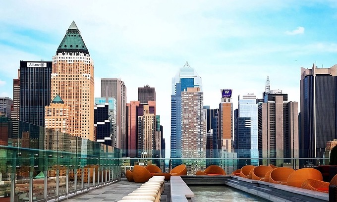 Hell's Kitchen Hotel | Big Apple Getaway! Parking, Pets Allowed! Close to Rockefeller Center!