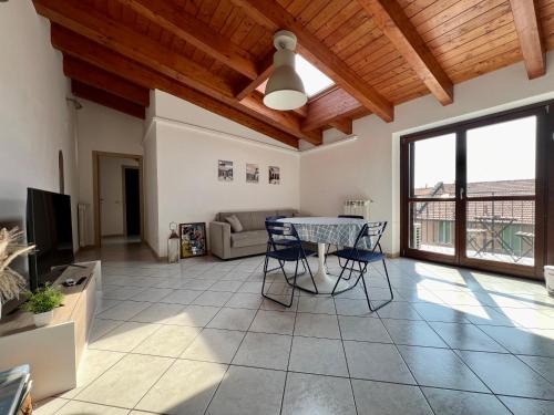 Acquabella Apartamento | BIG Attico Goldoni 2 bagni [Duomo-M4 Lin Airport]