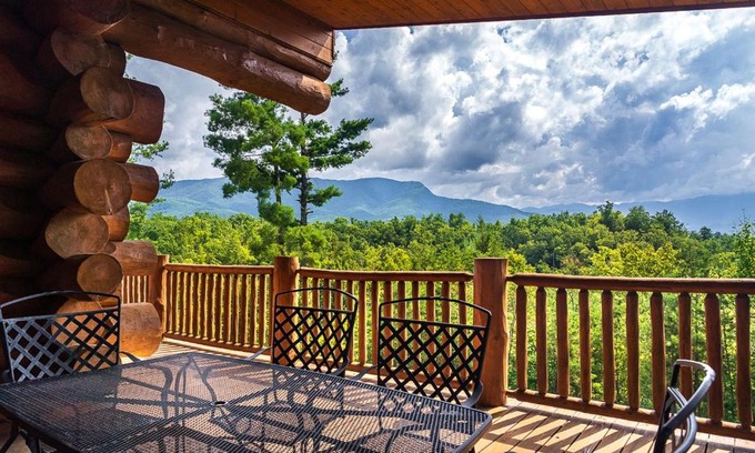 Pittman Center Casa | Big Bear Ridge Lodge - Breathtaking mountain views and private forest scenes in amazing large log cabin
