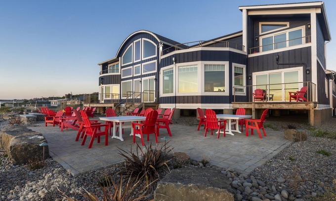 Waldport Casa | Frente al mar, acceso privado a la playa, 7 habitaciones, bañera de hidromasaje, WIFI, FirePit, sala multimedia y de juegos