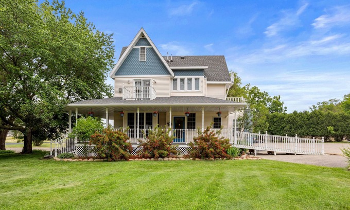King Casa | Big Blue on QQ - 5 Br House Near the Chain of Lakes