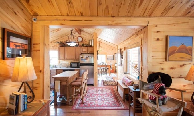 Saddlestring Cabina | Big Bounty of the Bighorns Cabin near Buffalo