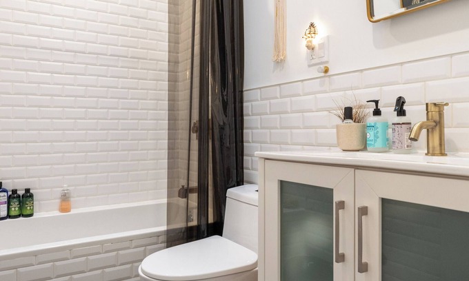 Crown Heights Casa | big bright BK flat, sunny deck, chabad friendly