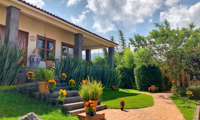 Santa Fe de la Laguna Cabina | Cabaña Grande en Sandunga Cabañas ¡Desayuno Incluido!