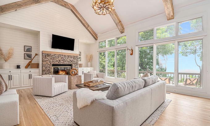 Big Canoe Casa | Big Canoe Mountain Home with Spectacular Mountain Views - Game room!