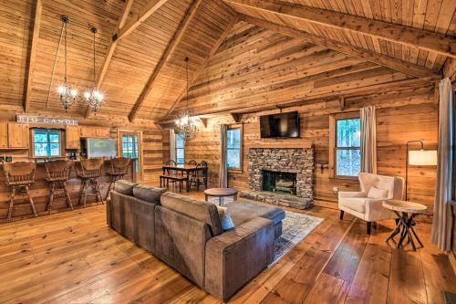 Big Canoe Casa | Big Canoe Mountain Resort Cabin with Pool Access!