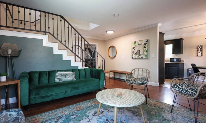 Los Angeles Casa | Big cozy duplex home 153