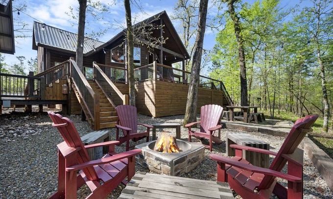 Hochatown Cabina | pool table & bunk room + large deck