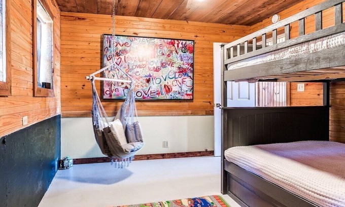 Hoyt Casa | Big Discount for Sandy Waterfront beach Home 3/3 w/ Hot Tub firepit zipline pond