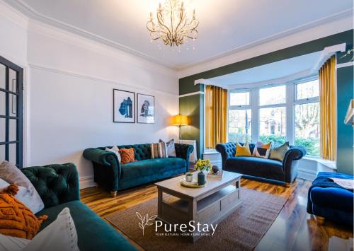 Headingley Casa | BIG Elegant House in Headingley Leeds -10 actual beds and sleeps 13 by PureStay