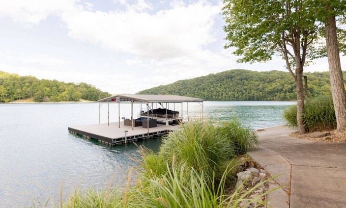 Big Creek Cabina | “Big Fun” Lake House
