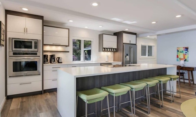 Glen Arbor Casa | Big Glen Lakefront in Glen Arbor with Hot Tub!