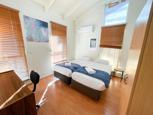 Westbourne Park Casa | big group entire house 15 beds