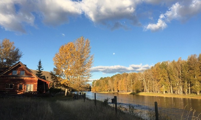 Twin Bridges Casa | Big Hole River fishing cabin