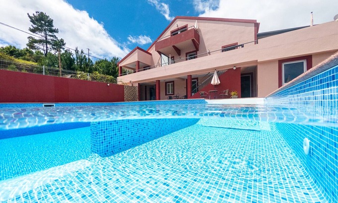 Prazeres Casa | Big house with 5 individual apartments, pool and big BBQ
