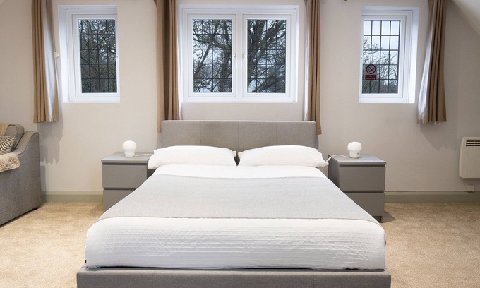 Sutton Casa | Big Loft in the Heart of Cheam Village (35 min from London City)