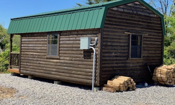 Hamersville Cabina | Big Mike's Cabin on the lake, next to ball diamonds nestled in 3 -cabin village