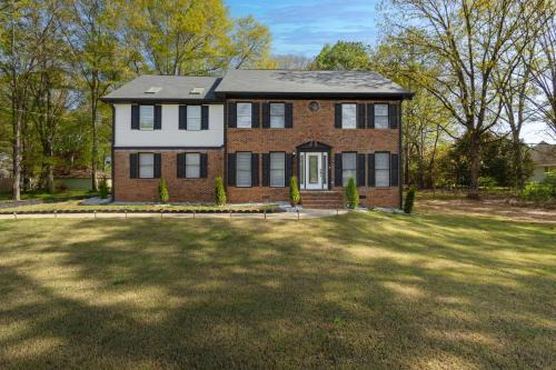 Ellenwood Casa | Big Modern Family Home On 1 Acre Land w Firepit & Grill