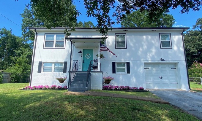 Middle Valley Casa | BIG OAK LODGE- 3.5 miles to lake & Chester Frost Park, boats & trailers welcome