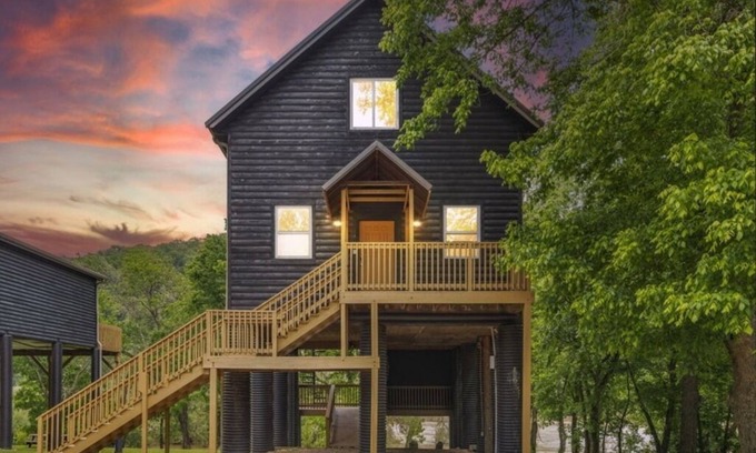Galena Cabina | Big Riverfront Cabin #5 on the James! Sleeps 12, #5 of 5 Cabins