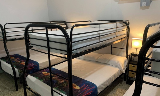 Levittown Apartamento | big room, safe and quiet area