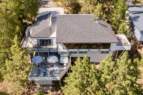West Hills Casa | Big Sky by AvantStay Mountain Home w Great Views Hot Tub Al Fresco Dining