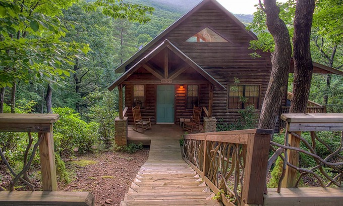Helen Cabina | Big Sky- Luxury Couples Cabin with Views of Mt Yonah and Hot tub. Near Helen GA
