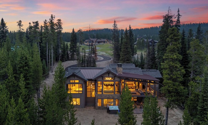 Big Sky Casa | Big Sky Summit Chalet / Ski-In Hot Tub Wi-Fi