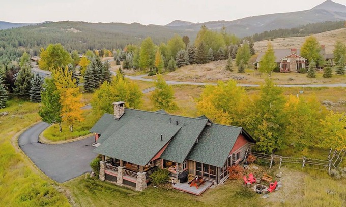 Big Sky Cabina | MDW Chief Joseph Rustic Log Home