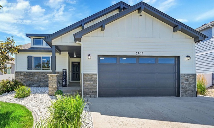 Evans Casa | Big Stays for Big Days! Sleeps 8 Near Fort Collins