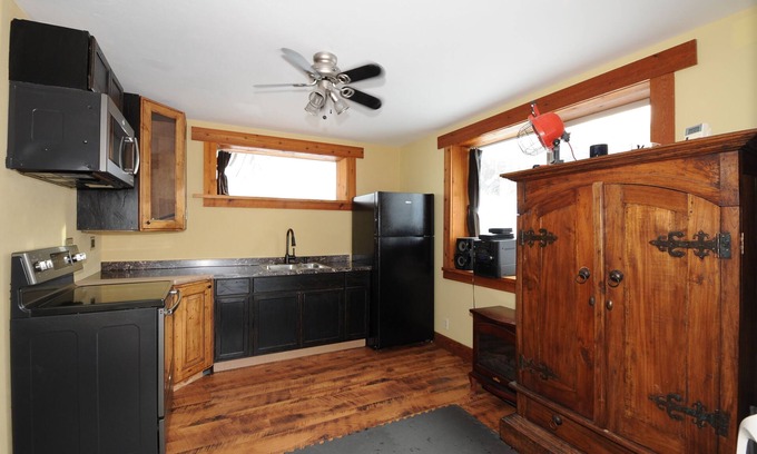 Kamas Cabina | BIG TINI CABIN for Rent Long Term Preferred