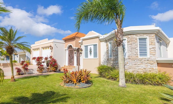 Aceitunas Casa | "Big Vacation House: Your Home Away From Home!"