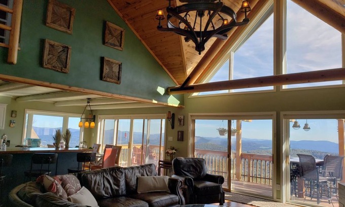 Blowing Rock Casa | Big Views! Between Blowing Rock and Boone.