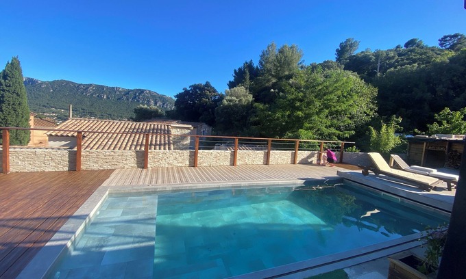 Le Revest-les-Eaux Villa | Big Villa with Private Pool & Magnificent view in Village center