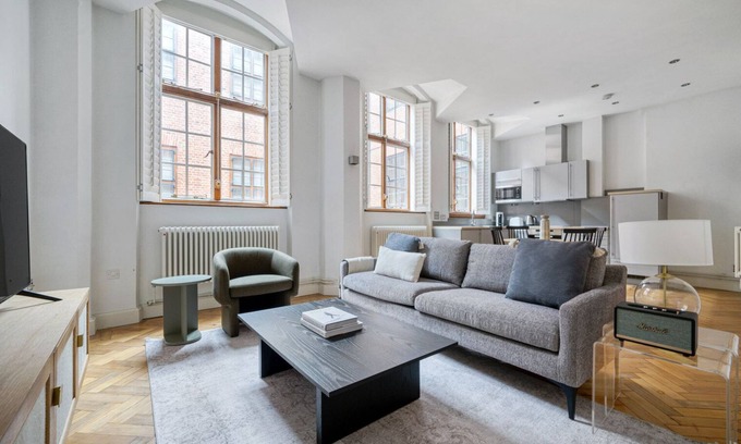 Castle Baynard Apartamento | Big Windows City Apt wth High Ceiling nr Blackfriars stn, by Blueground