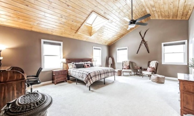 New London Casa | BigBear Lodge: Mt. Sunapee / Hot tub / Firepit