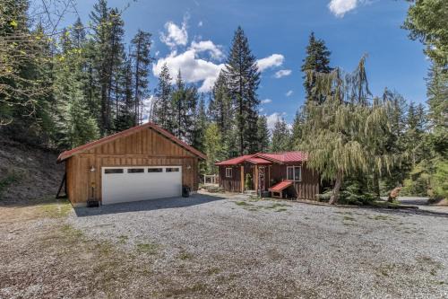 Ardenvoir Casa | Bigfoot Base Camp by NW Comfy Cabins