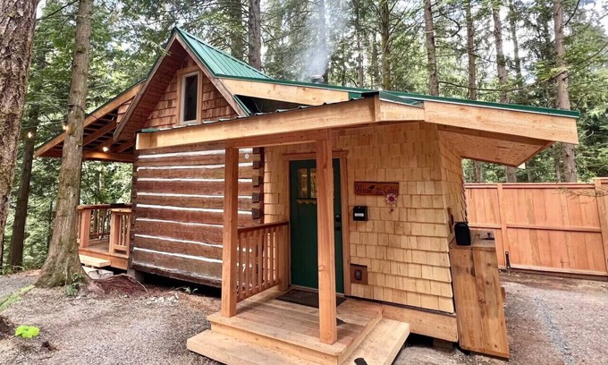 Regional District of Nanaimo Cabina | Bigfoot’s Bungalow | Fire Pit-Woodstove-Large Deck
