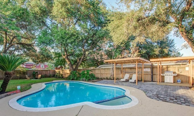 Jersey Village Casa | Bigger & Better - Tropical Oasis meets Texas Charm