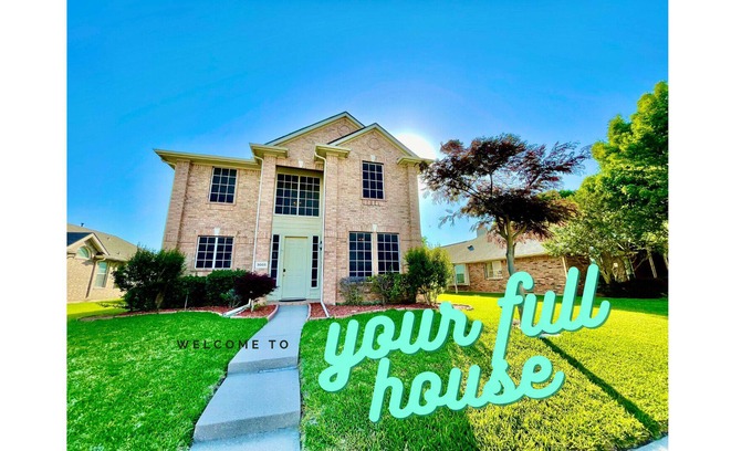 Garland Casa | BIGgroup, King Beds, BoardGames, 3 Mins to Mall, Natatorium, Near Highways