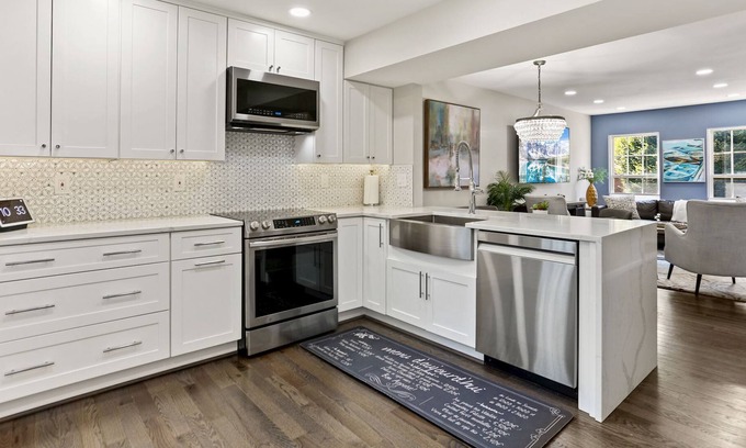 Merrifield Casa | Bike to Monuments, Walk to Metro