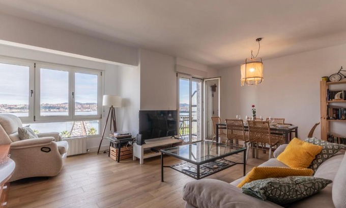 Santurtzi Apartamento | Bilbao Port by Aston Rentals