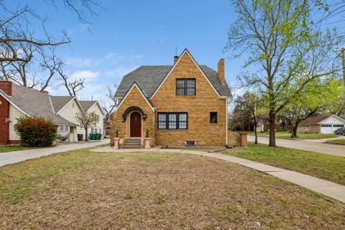 Sleepy Hollow Casa | Bilbos Cottage 3 bed 2 and a half bath home in College Hill
