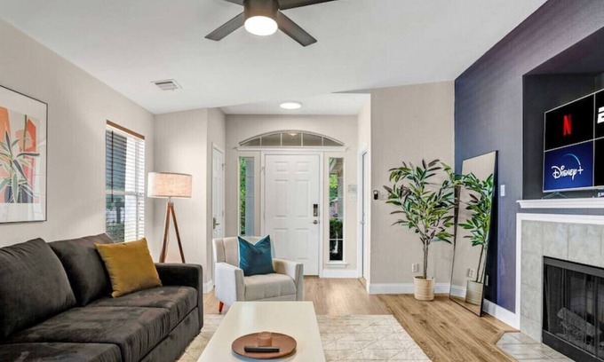 Olympic Heights Casa | Cozy Home away from Home | Quiet Office, King Bed