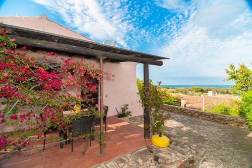 Baia Sant'Anna Casa | Bilo vista mare con piscina by BudoniAffitti