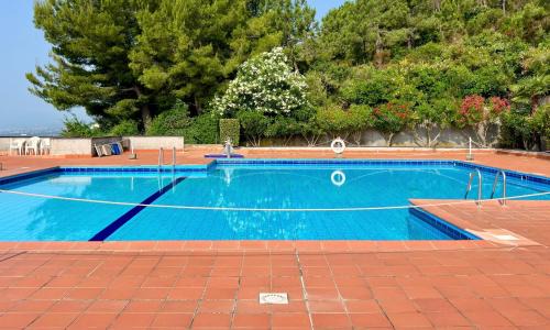 Varazze Apartamento | Bilocale con piscina condominiale