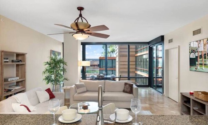 Camelback East Condominio | Biltmore Estate 2BR and 2BA condo