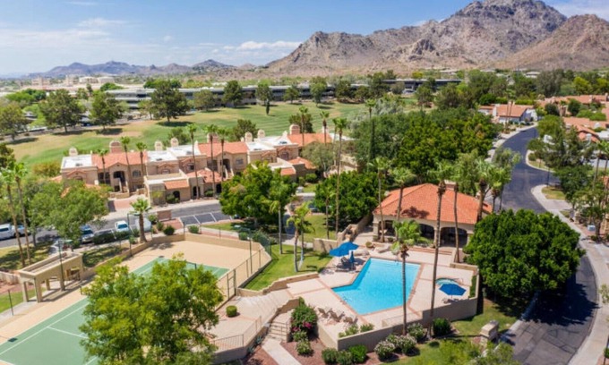 Biltmore Courts Casa | Biltmore's 12th green is in your back yard