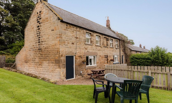 Lesbury Cabaña | BILTON FARM COTTAGE NO1, pet friendly, with a garden in Alnmouth